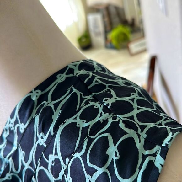 The Limited One Shoulder Navy Blue Sleeveless Top M NWT Circles Lightweight - Picture 3 of 9